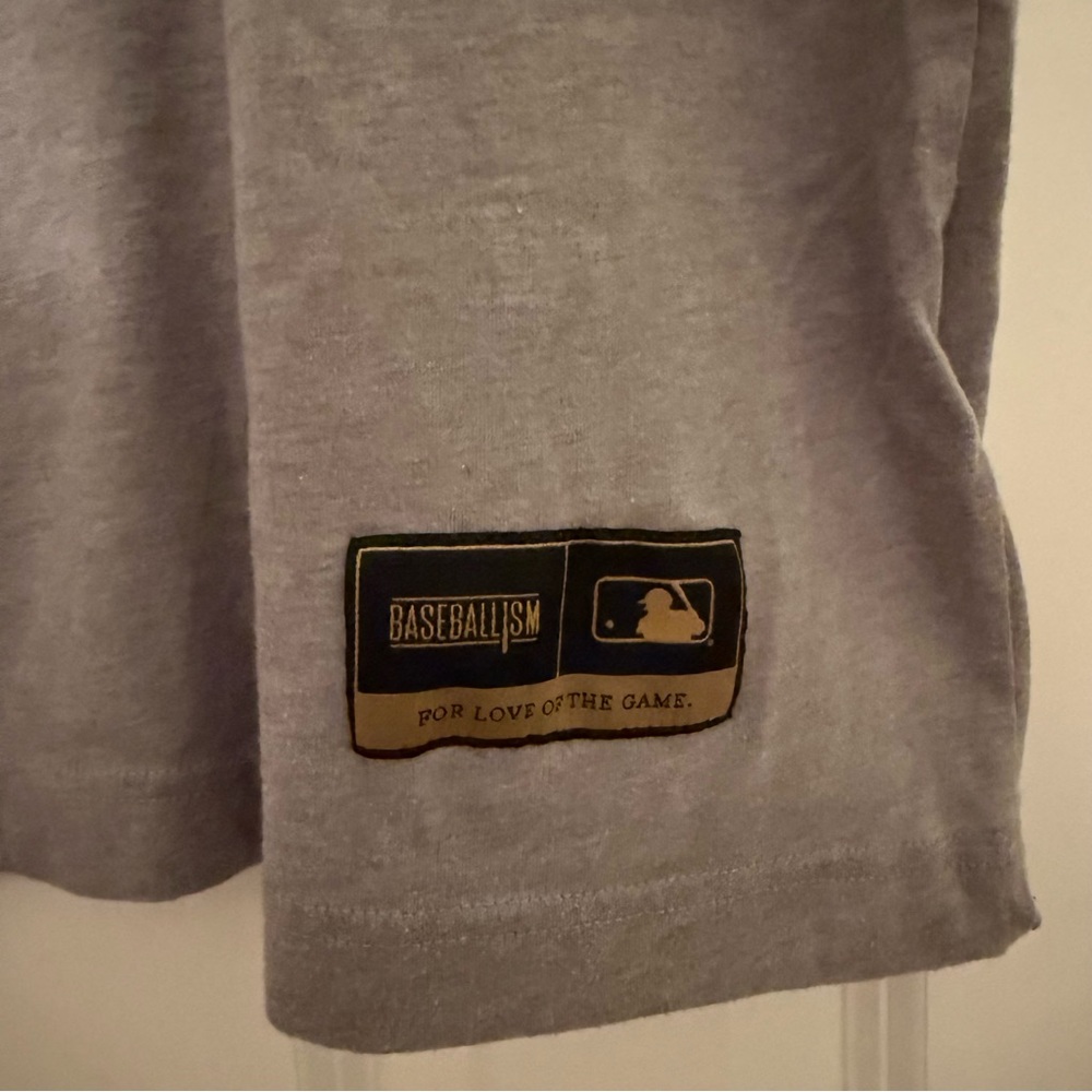 ⭐️ Gray Angels Short Sleeve Rally Tee - Picture 3 of 4